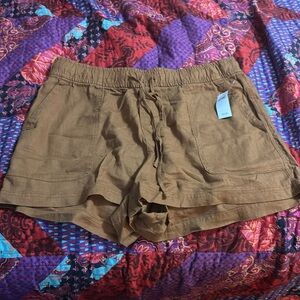 Rand New with Tags Gap Shorts size L